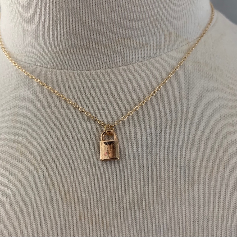 Lock necklace 🔒 - Picture 4 of 5